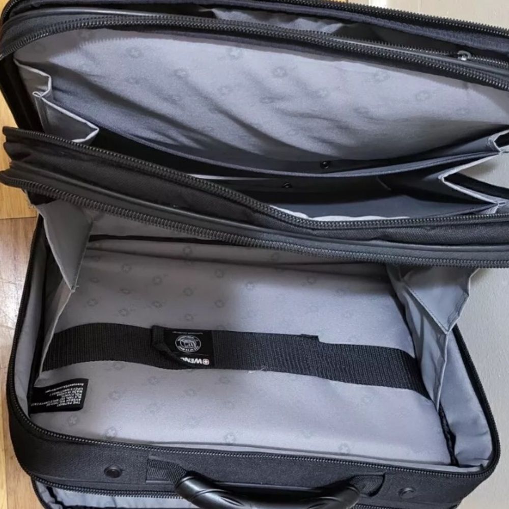 Patriot wheeled travel luggage - Picture 7 of 16